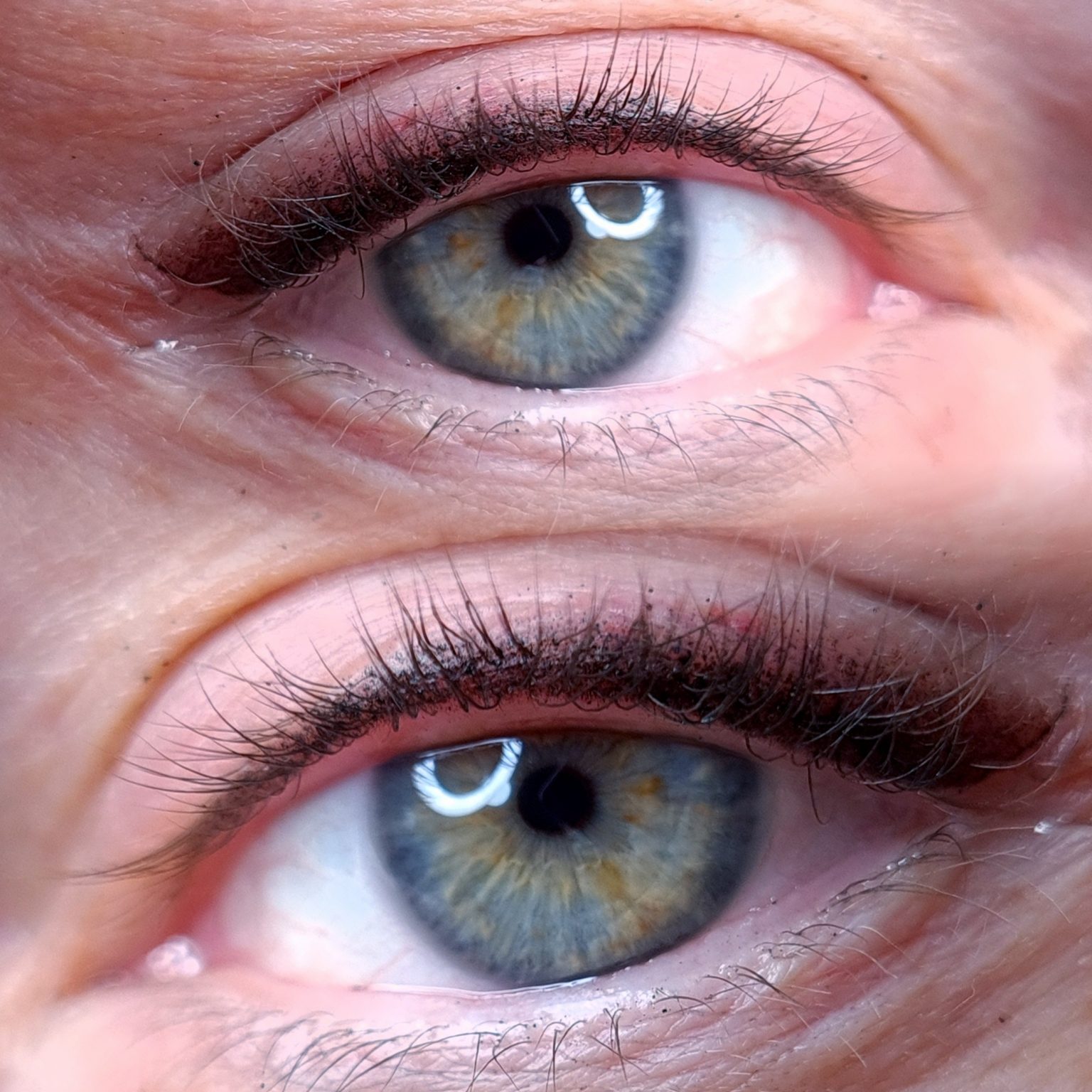 Švelnus akių mikropigmentacijos paryškinimas